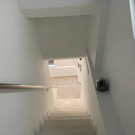 Villa Ivory Style Maisonette Near Downtown *
