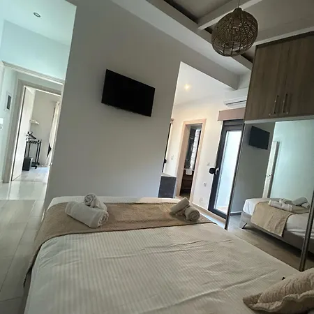 Ivory Style Maisonette Near Downtown *