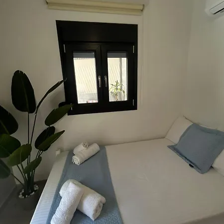 Ivory Style Maisonette Near Downtown *