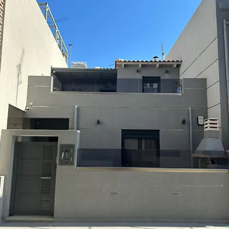 Ivory Style Maisonette Near Downtown *